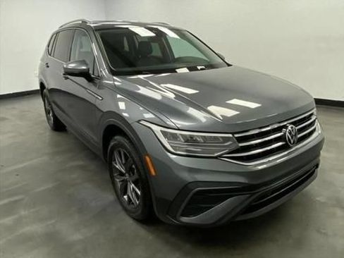 Used 2023 Volkswagen Tiguan SE AWD/4WD image 9