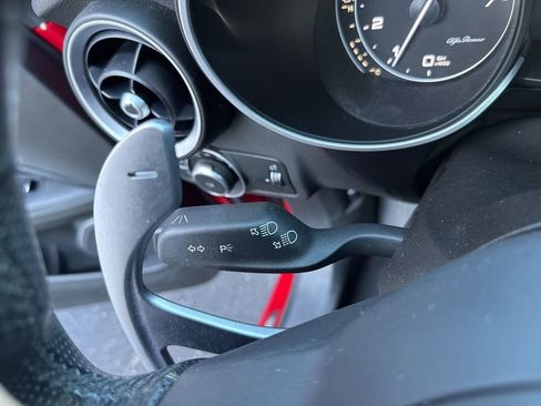 Used 2022 Alfa Romeo Stelvio Veloce image 33