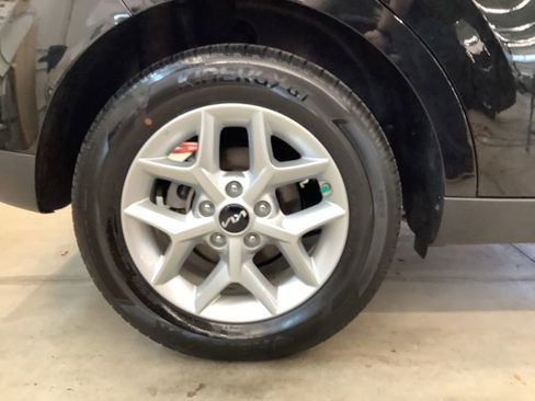 Certified 2025 Kia Soul LX w/ LX Technology Package FWD image 25