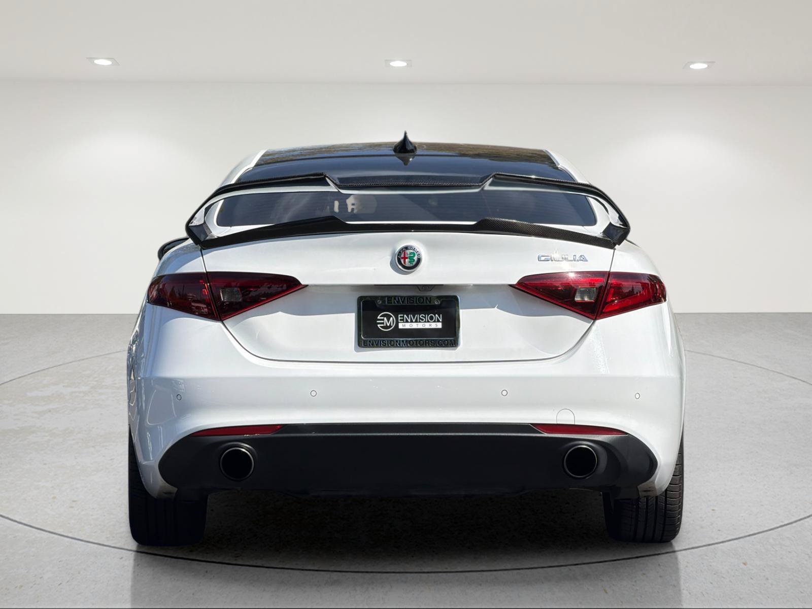 Used 2017 Alfa Romeo Giulia RWD image 4