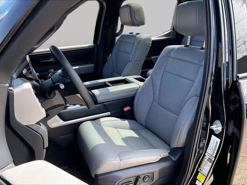Used 2025 Toyota Tundra Limited AWD/4WD image 8