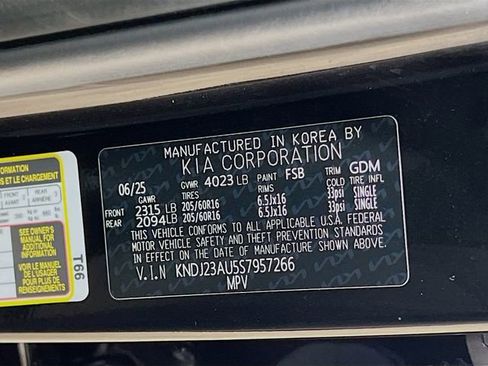 Certified 2025 Kia Soul LX w/ LX Technology Package FWD image 30