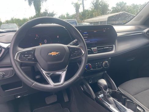 Used 2024 Chevrolet TrailBlazer LT w/ LT Cold Weather Package AWD/4WD image 14