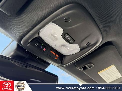 Used 2024 Chevrolet Colorado Z71 w/ Z71 Convenience Package 2 AWD/4WD image 25