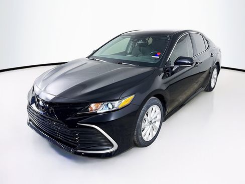 Used 2024 Toyota Camry LE image 4