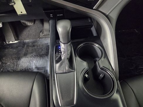 Used 2018 Toyota Camry SE FWD image 13