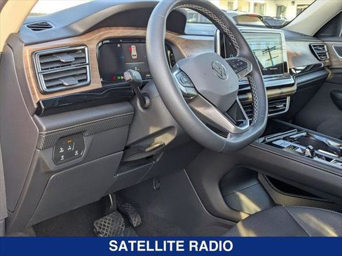 Certified 2024 Volkswagen Atlas SE w/ Panoramic Sunroof Package image 12