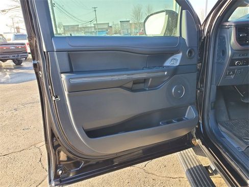 Used 2024 Ford Expedition Limited image 8