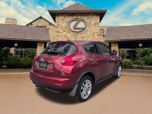 Used 2013 Nissan Juke SL image 2