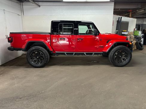 Used 2022 Jeep Gladiator Overland w/ Cold Weather Group AWD/4WD image 4