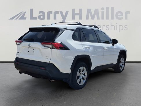Certified 2021 Toyota RAV4 LE AWD/4WD image 5