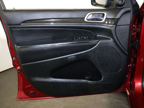 Used 2014 Jeep Grand Cherokee Overland w/ Advanced Technology Group AWD/4WD image 26