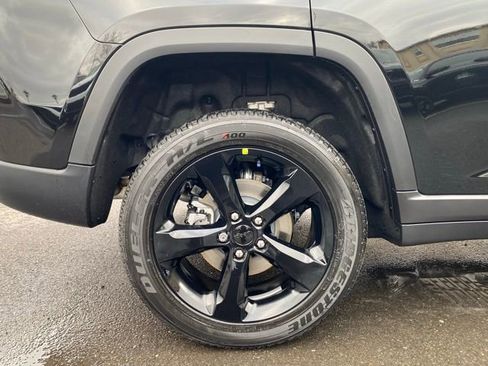 New 2025 Jeep Grand Cherokee Altitude image 18