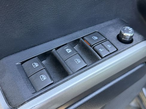 Used 2018 Toyota Tacoma SR5 image 5