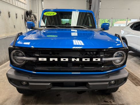 Used 2024 Ford Bronco Outer Banks AWD/4WD image 2