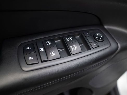 Used 2021 Jeep Grand Cherokee Laredo image 15