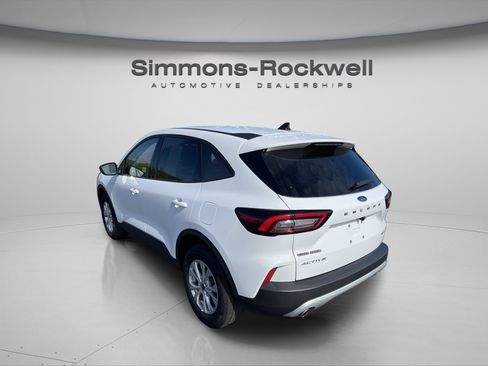 Used 2025 Ford Escape Active AWD/4WD image 3