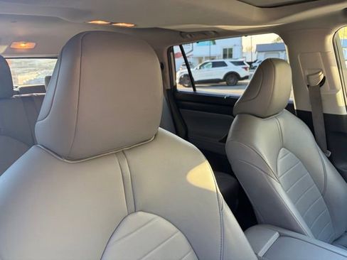 Used 2021 Toyota Highlander XLE image 26
