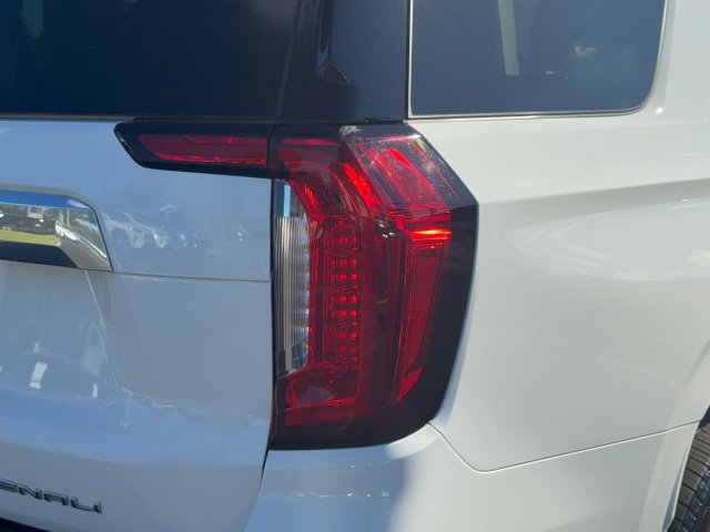 Used 2023 GMC Yukon Denali AWD/4WD image 10