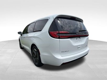 New 2027 Chrysler Pacifica Limited