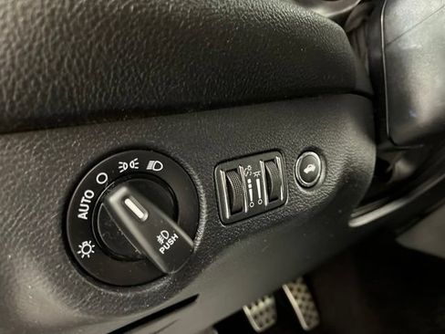Used 2017 Dodge Challenger R/T Plus RWD image 31