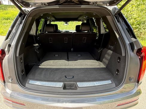 Used 2022 Cadillac XT6 Premium Luxury w/ Platinum Package AWD/4WD image 19