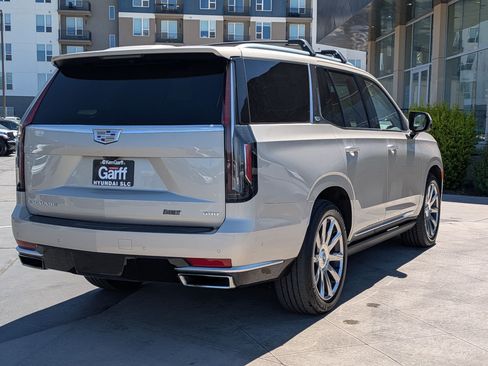 Used 2021 Cadillac Escalade Premium Luxury Platinum AWD/4WD image 3