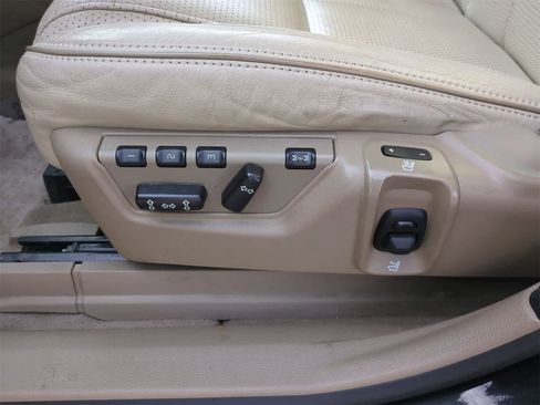 Used 2010 Volvo XC90 V8 image 17