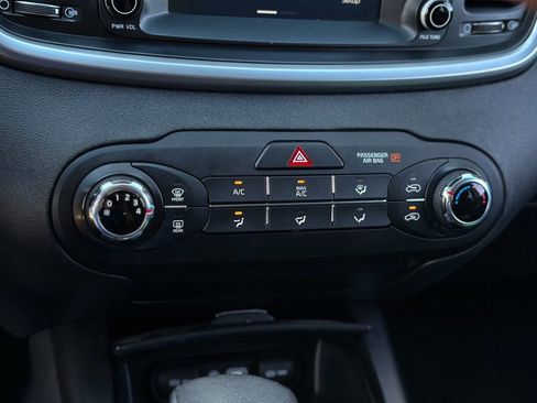 Used 2020 Kia Sorento LX image 8