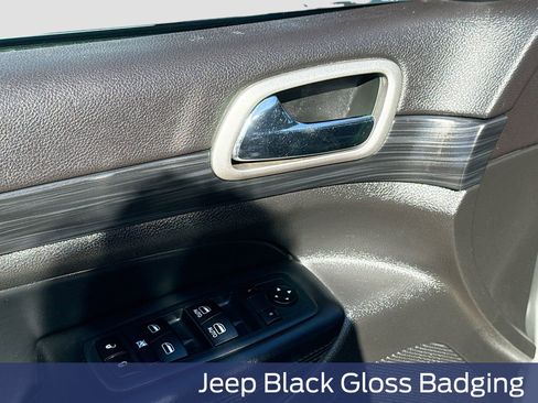 Used 2020 Jeep Grand Cherokee Altitude image 23