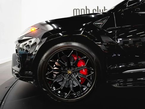 Used 2021 Lamborghini Urus image 12