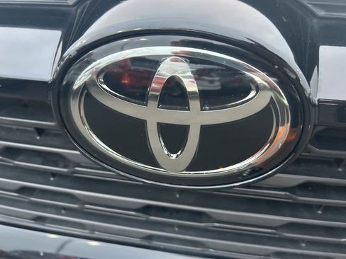 Used 2021 Toyota RAV4 XLE w/ Convenience Package image 13