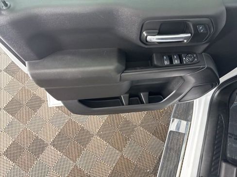 Used 2025 Chevrolet Silverado 1500 Custom image 24