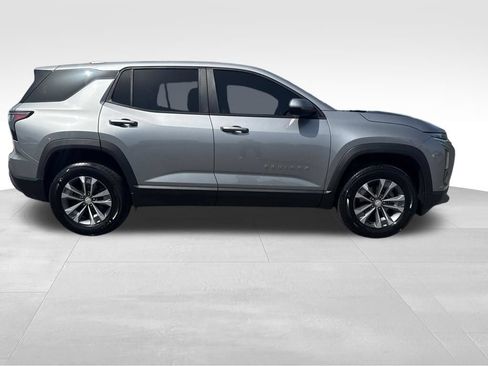 Used 2026 Chevrolet Equinox LT FWD image 2