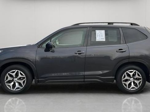 Used 2019 Subaru Forester Premium AWD/4WD image 8