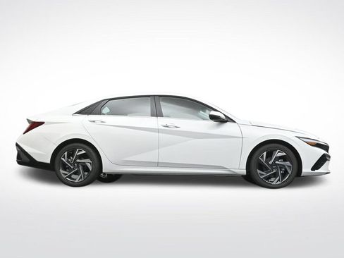 New 2026 Hyundai Elantra Limited FWD image 15