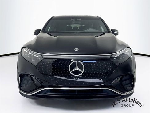 Used 2025 Mercedes-Benz EQS 580 4MATIC SUV w/ Exclusive Trim Package image 2