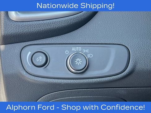 Used 2022 Chevrolet Trax LT w/ LT Convenience Package AWD/4WD image 11