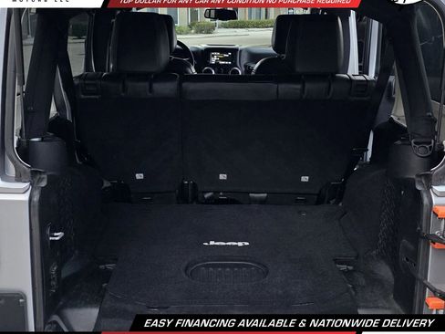 Used 2015 Jeep Wrangler Unlimited Sahara w/ Connectivity Group image 18