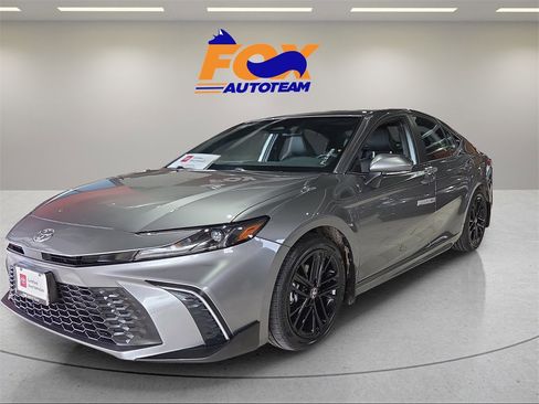 Certified 2025 Toyota Camry SE image 1