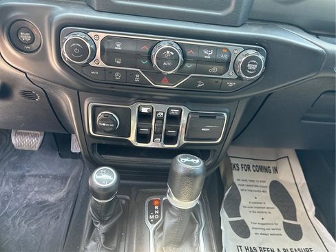 Used 2019 Jeep Wrangler Unlimited Sport S AWD/4WD image 38