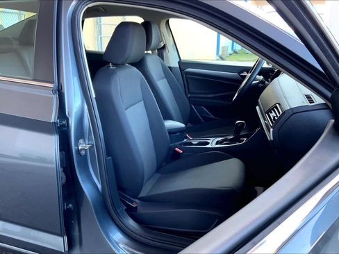 Used 2020 Volkswagen Jetta S w/ Driver Assistance Package image 9