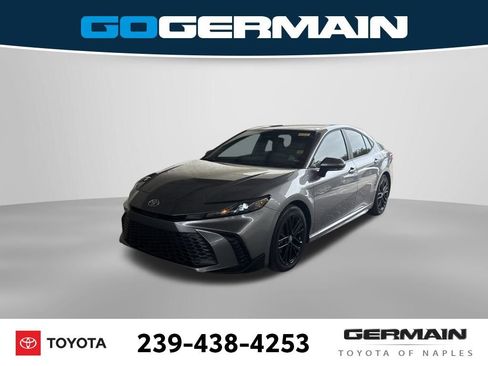 Used 2025 Toyota Camry SE FWD image 1
