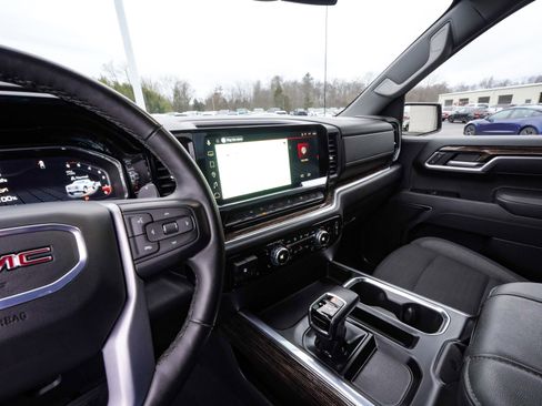 Used 2025 GMC Sierra 1500 Elevation image 18