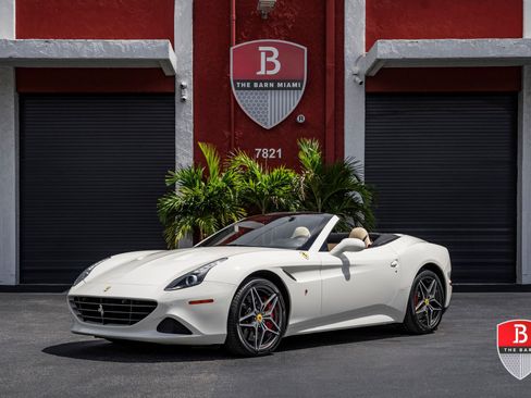 Used 2017 Ferrari California T RWD image 5