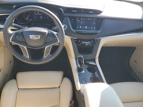 Certified 2017 Cadillac XT5 FWD image 21
