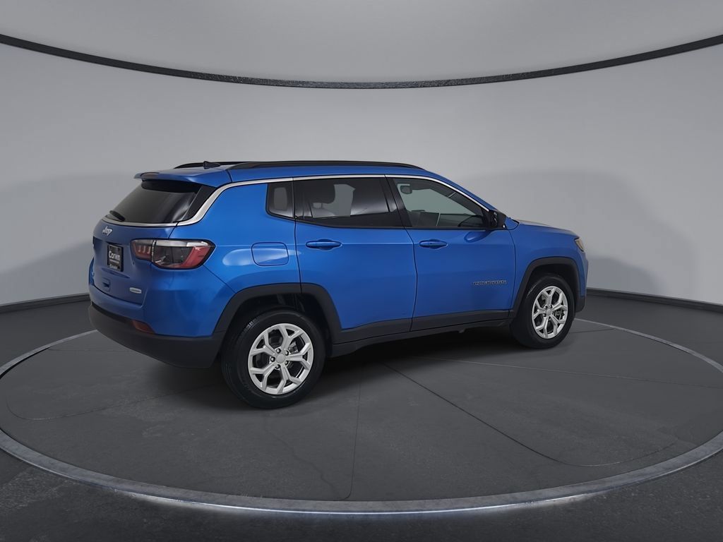 Used 2024 Jeep Compass Latitude AWD/4WD image 17
