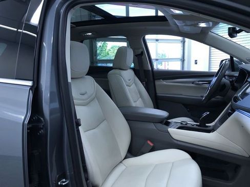Used 2020 Cadillac XT5 Premium Luxury w/ LPO, Floor Liner Package AWD/4WD image 24