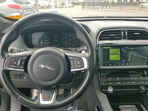Used 2019 Jaguar F-PACE S image 27