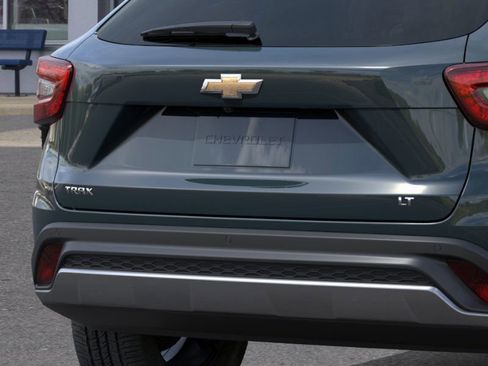 New 2026 Chevrolet Trax LT w/ Driver Confidence Package FWD image 7